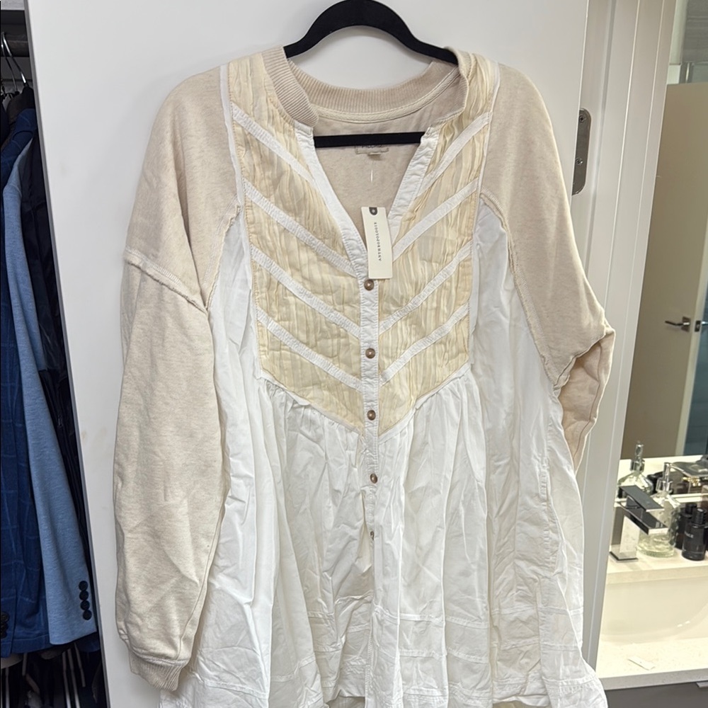 Women's Cream and White Button-Up Top